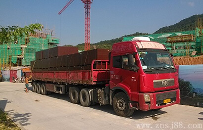 中南神箭竹膠板裝車待發往浙江金華 中南神箭竹膠板到達工地