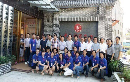 市林業局領導與中南神箭管理人員合影