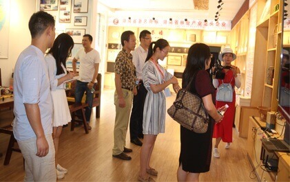 商務局領導蒞臨中南神箭 商務局領導蒞臨中南神箭