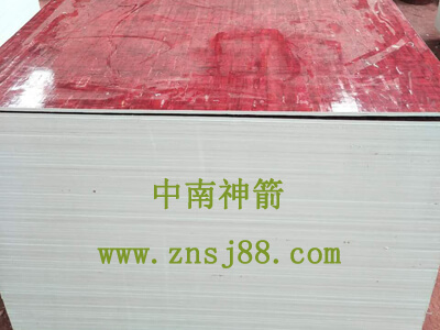 中南神箭竹膠板板面平整光滑,側(cè)面密實(shí)無(wú)空洞 中南神箭竹膠板板面平整光滑,側(cè)面密實(shí)無(wú)空洞