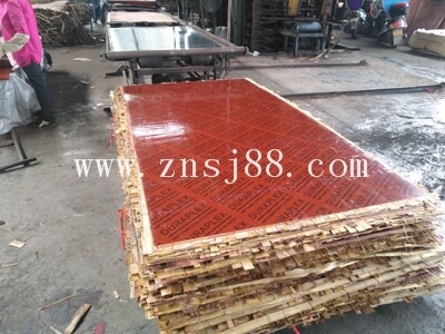 中南神箭剛壓好的竹膠板 中南神箭剛壓好的竹膠板