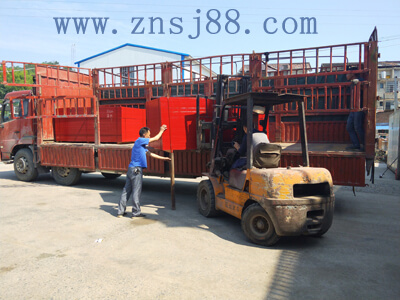 中南神箭竹膠板裝車(chē)待發(fā)往安徽蕪湖 中南神箭竹膠板裝車(chē)待發(fā)往安徽蕪湖