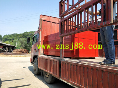 中南神箭竹膠板裝車待發往廣東河源