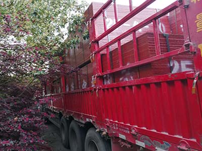 發往黃總工地上的竹膠板 發往黃總工地上的竹膠板