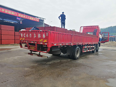 竹膠板裝車發貨中 竹膠板裝車發貨中