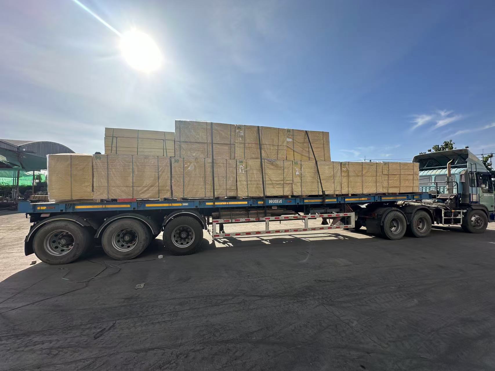 中南神箭·發貨|塞內加爾客戶訂購建筑工程木模板裝車發貨