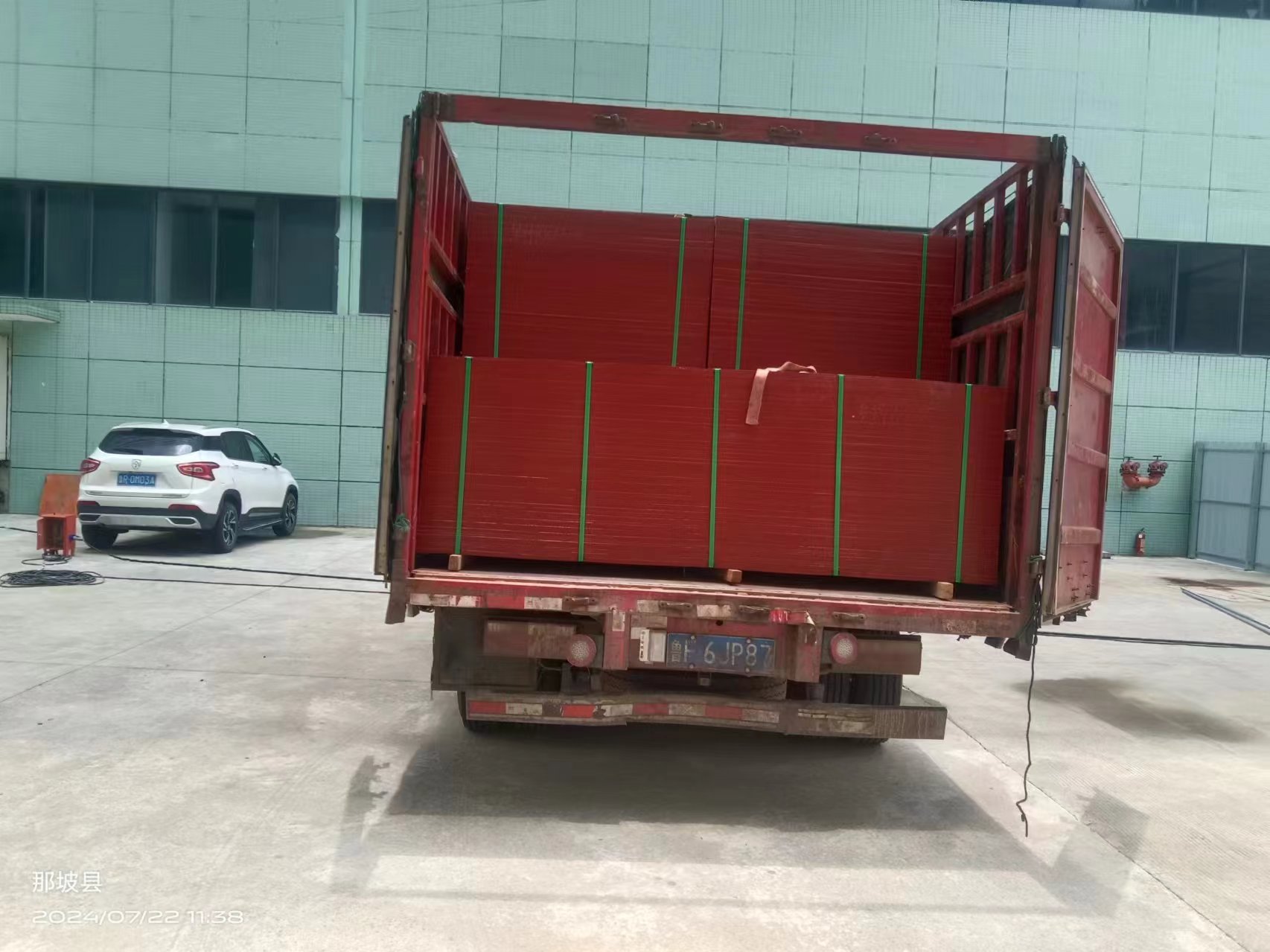 中南神箭·發貨|馬來西亞客戶訂購高層建筑建筑模板裝車發貨