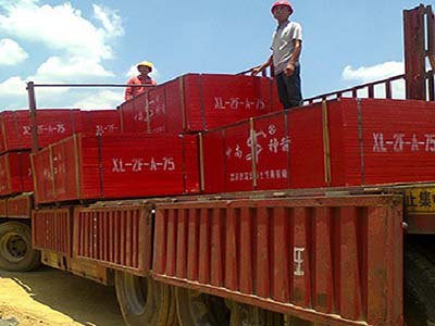 中南神箭·發貨|江門市客戶訂購建筑工程竹膠板裝車發貨