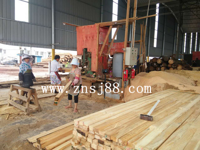 中南神箭建筑木方生產實況
