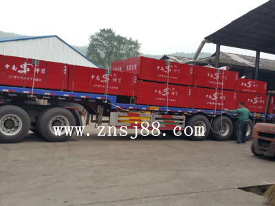 中南神箭竹膠板裝車待發往福建南平