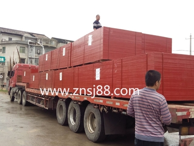 中南神箭竹膠板裝車待發往湖南張家界 中南神箭竹膠板裝車待發往湖南張家界