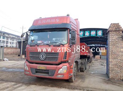 中南神箭竹膠板裝車待發(fā)往海南三亞 中南神箭竹膠板裝車待發(fā)往海南三亞