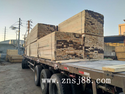 中南神箭鐵杉建筑木方裝車待發往湖南株洲王總處 中南神箭鐵杉建筑木方裝車待發往湖南株洲王總處