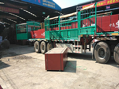 竹膠板裝車發貨中 竹膠板裝車發貨中