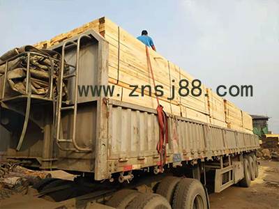 中南神箭鐵杉建筑木方待發往廣西百色 中南神箭鐵杉建筑木方待發往廣西百色