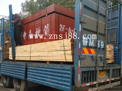 中南神箭竹膠板和木跳板到達工地 中南神箭竹膠板和木跳板到達工地