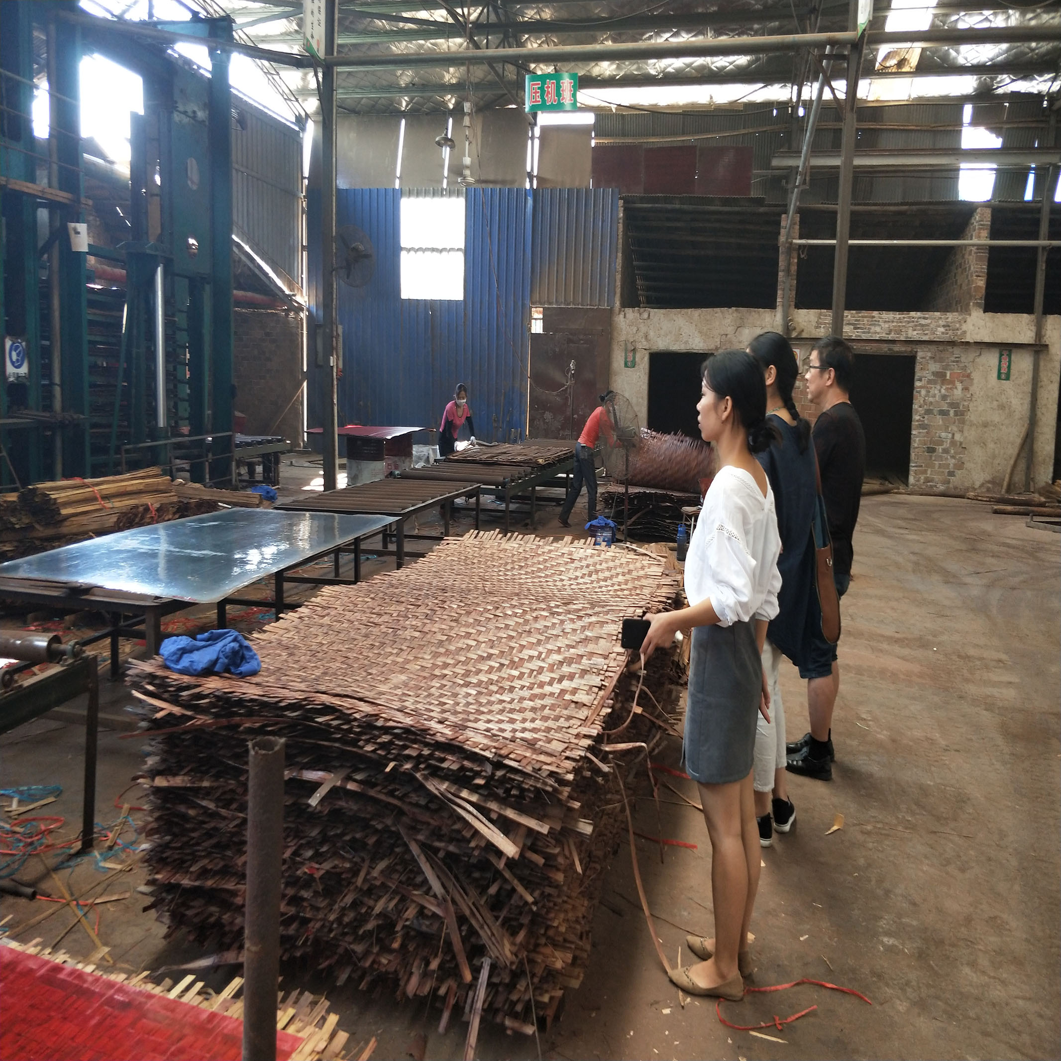 陳總所需的竹膠板生產中 陳總所需的竹膠板生產中