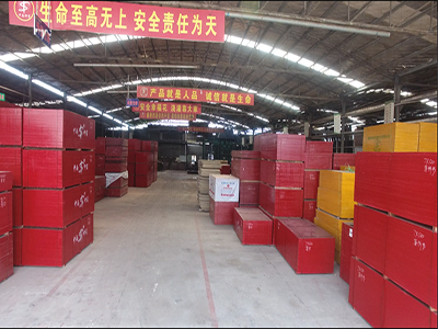 竹膠板工廠內(nèi)一角 竹膠板工廠內(nèi)一角