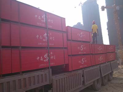 發(fā)往陳總工地的竹膠板 發(fā)往陳總工地的竹膠板