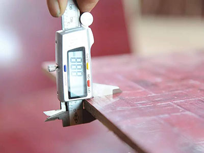 檢驗竹膠板厚薄差異 檢驗竹膠板厚薄差異