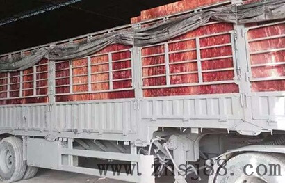 建筑模板裝車(chē)發(fā)貨